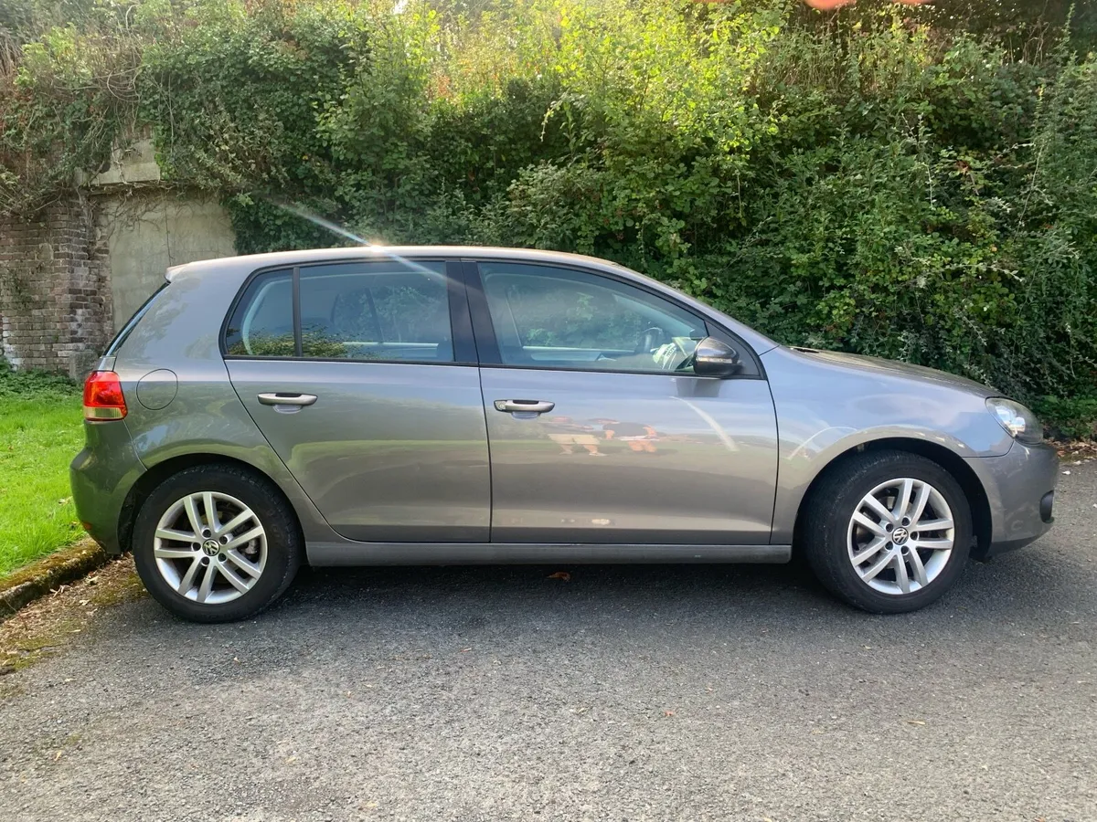 Volkswagen Golf 2010 - Image 2