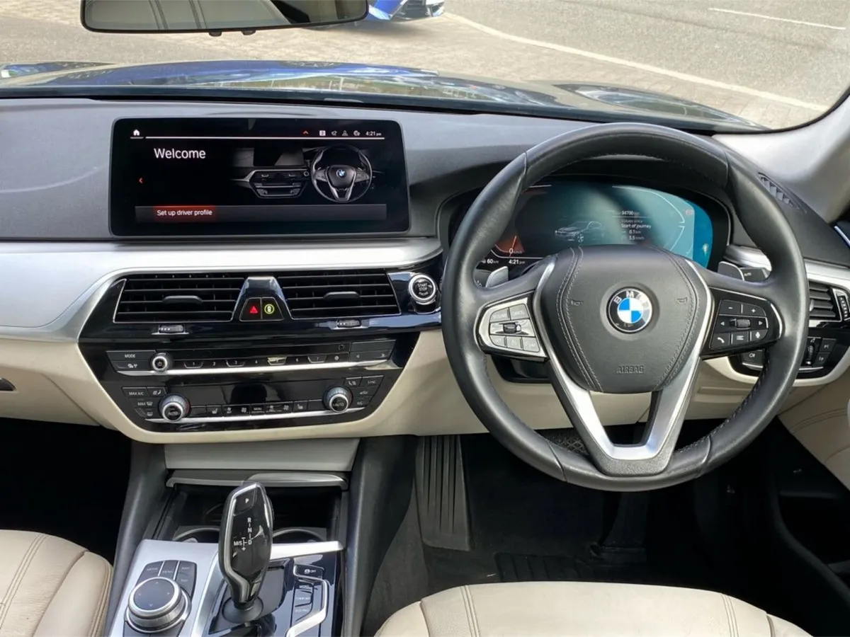 BMW 5-Series 520d SE Saloon - Image 4