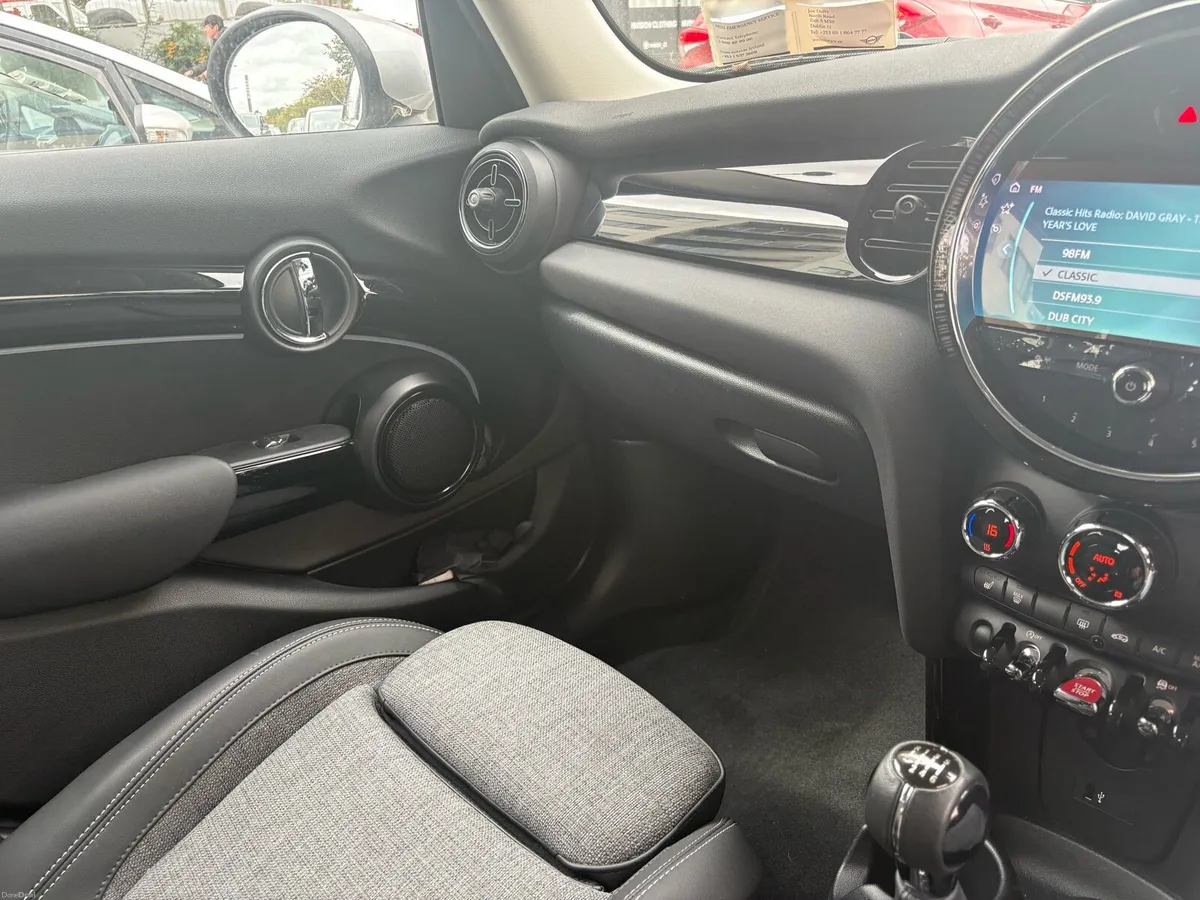 Mini Cooper Manual Petrol 11000 kms - Image 4