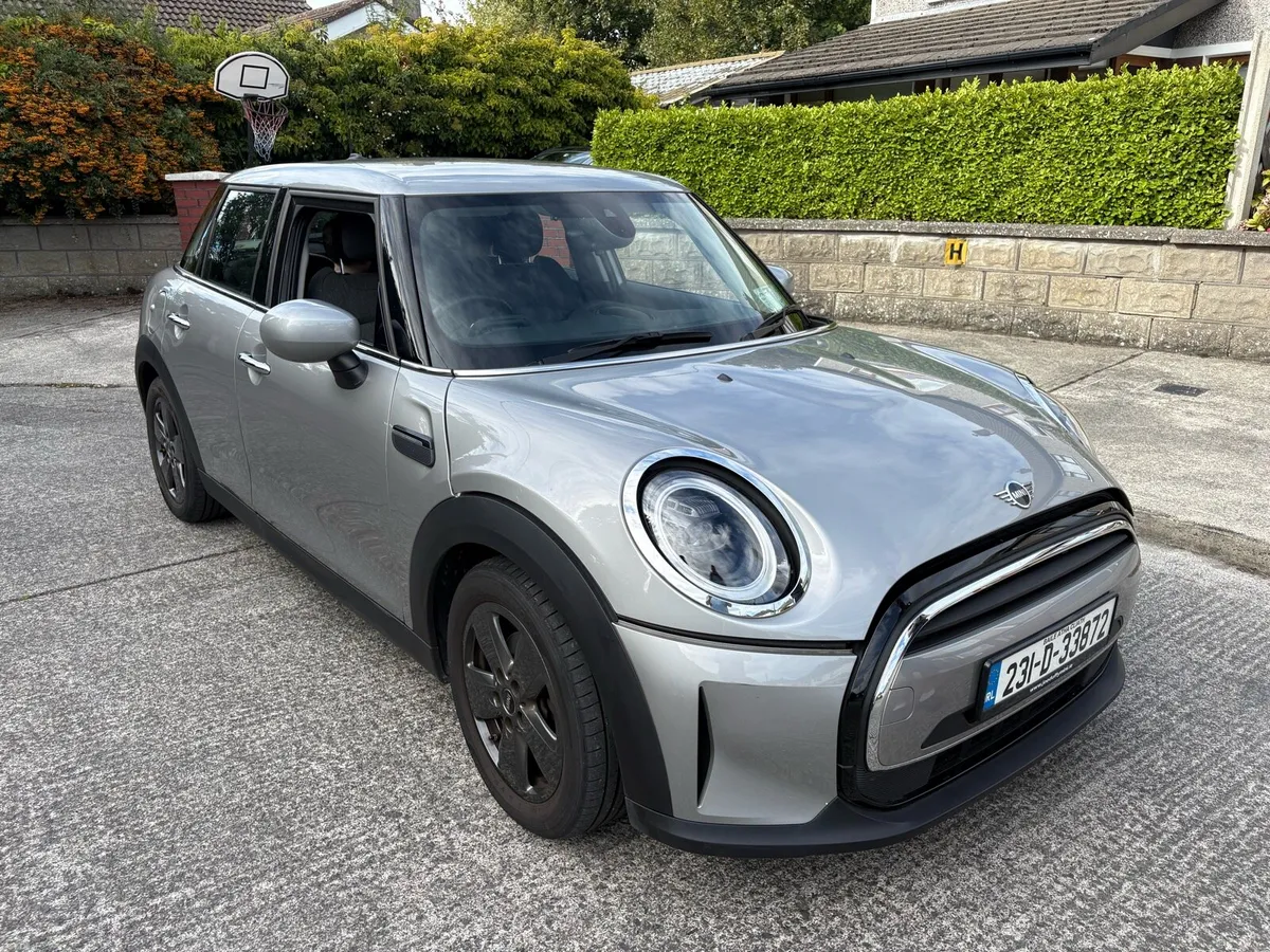 Mini Cooper Manual Petrol 11000 kms - Image 1