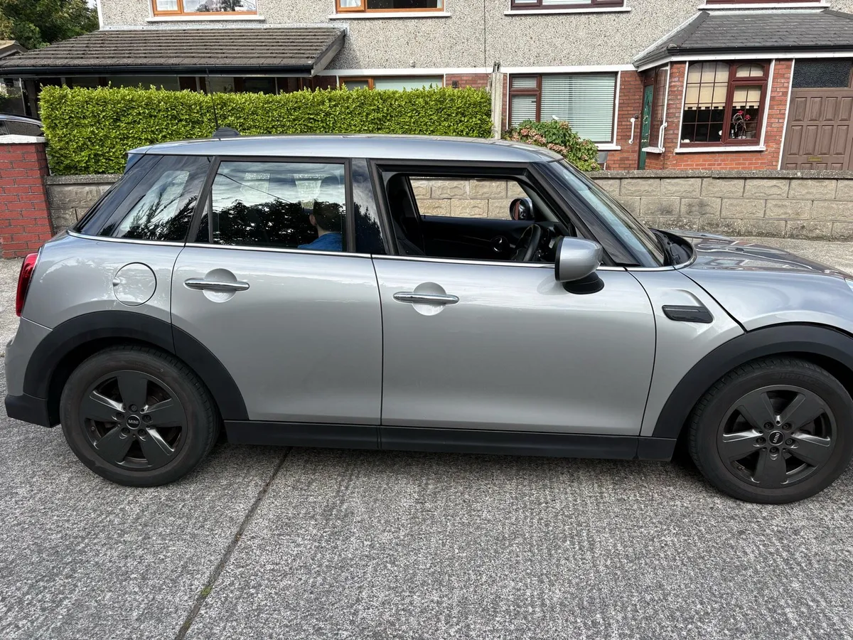 Mini Cooper Manual Petrol 11000 kms - Image 2