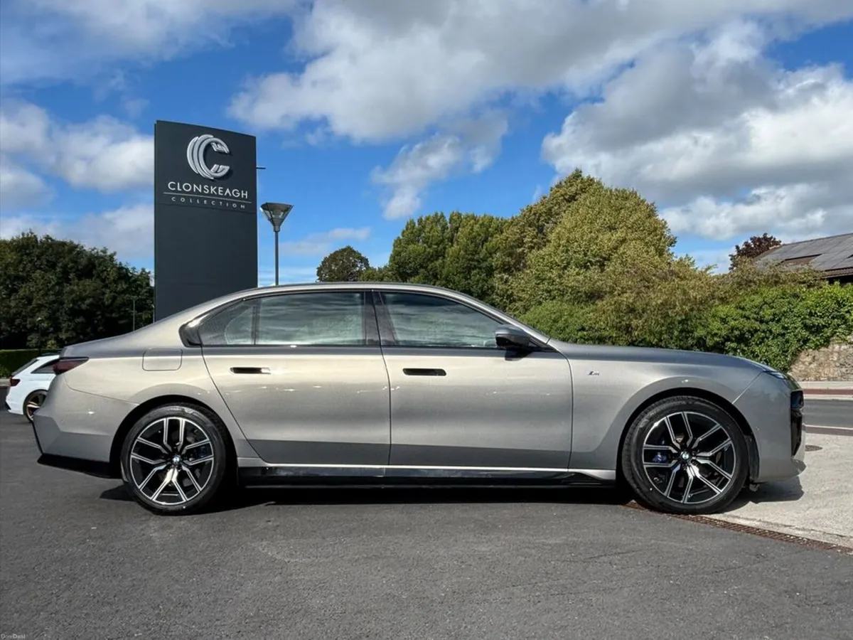 BMW i7 EDRIVE50 M SPORT - Image 2