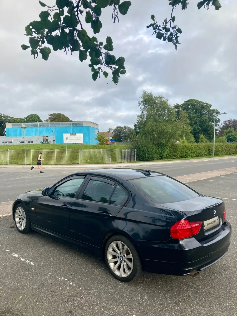 BMW 3-Series 2010 - Image 6