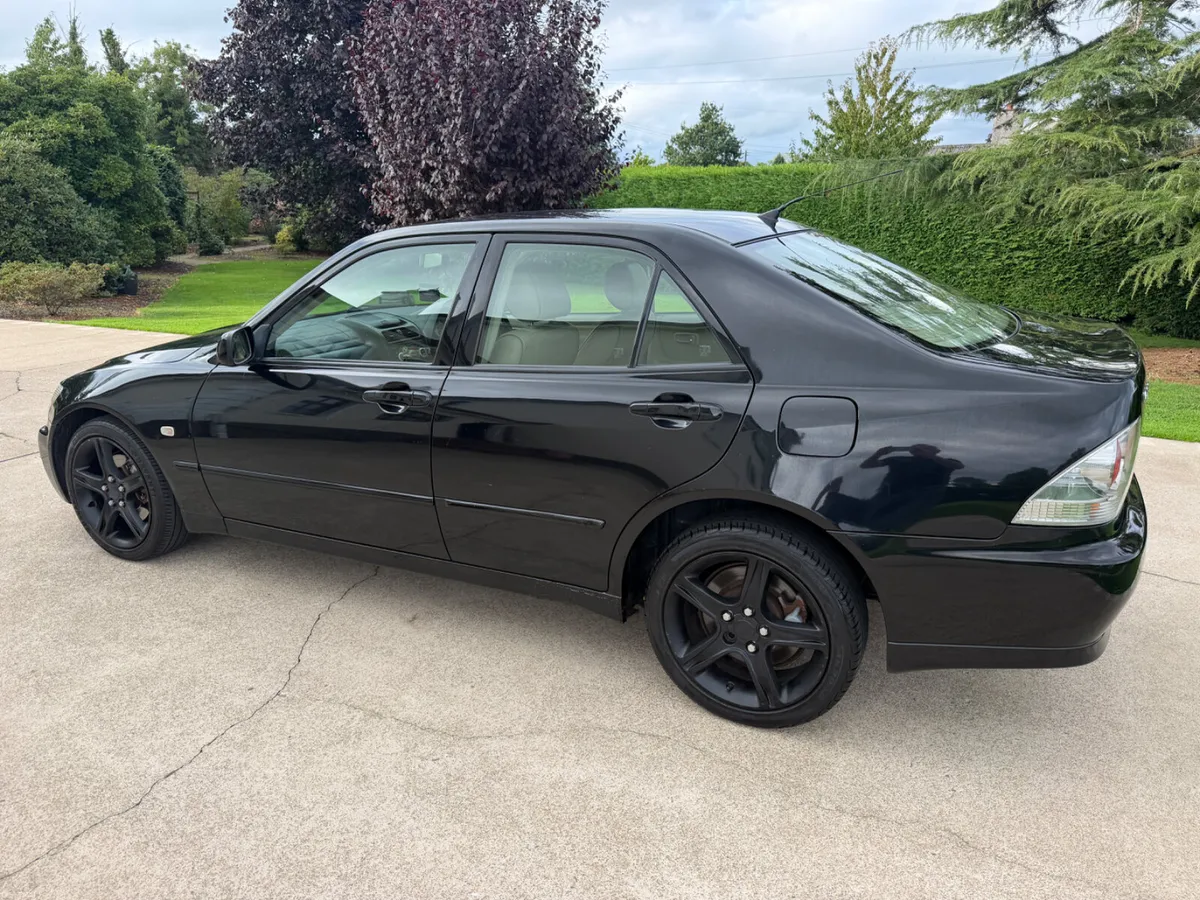 2004 LEXUS IS200 - Image 6