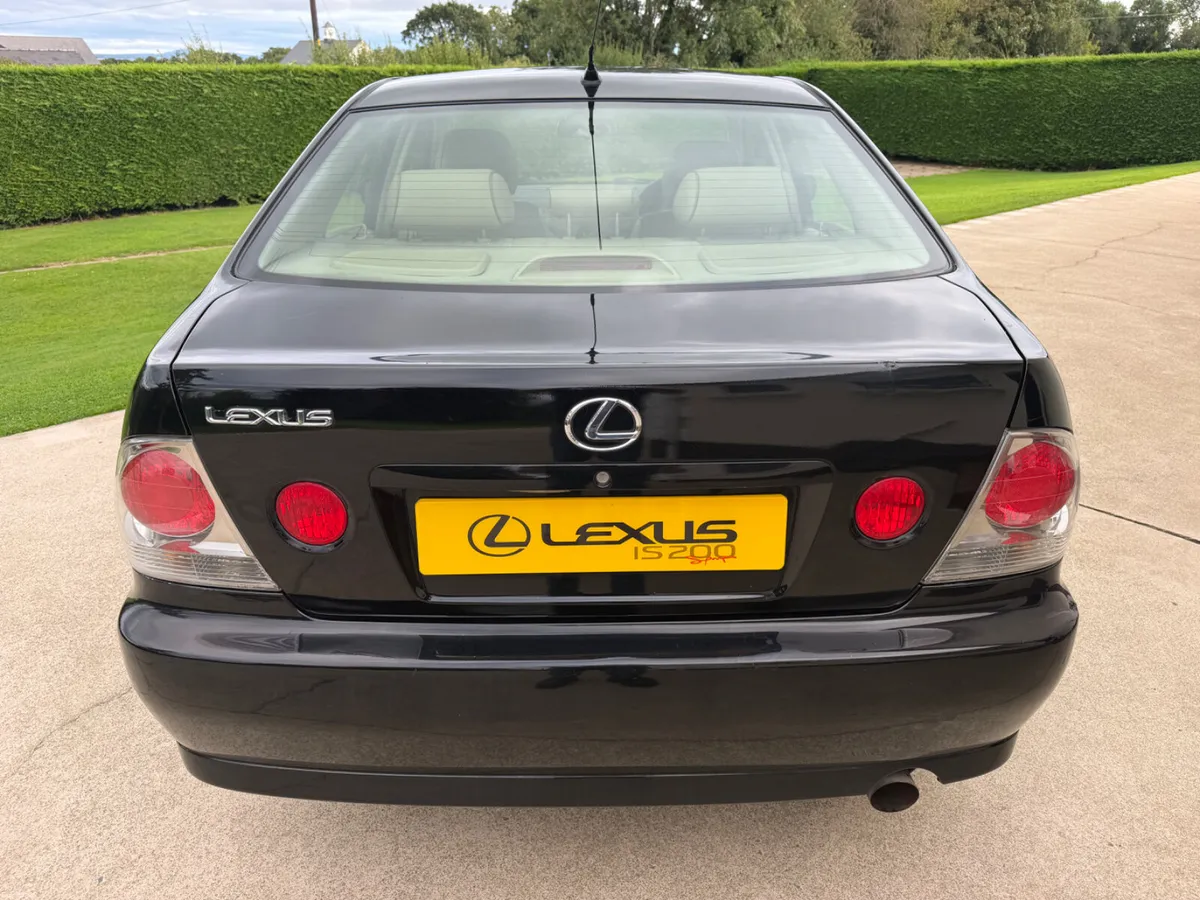 2004 LEXUS IS200 - Image 5