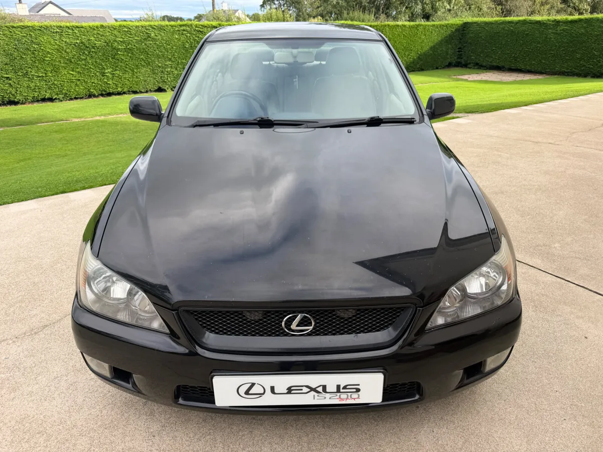 2004 LEXUS IS200 - Image 4
