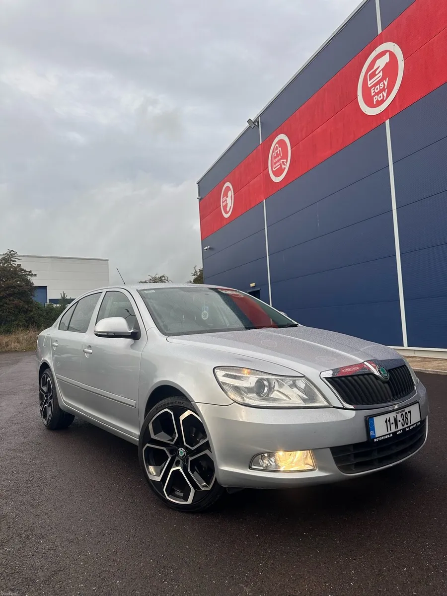 Skoda Octavia 1.6 TDI DSG full service history - Image 1
