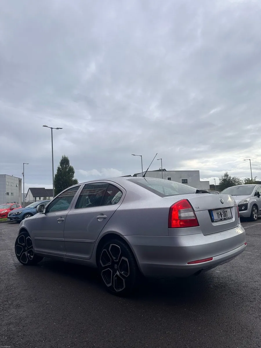 Skoda Octavia 1.6 TDI DSG full service history - Image 2
