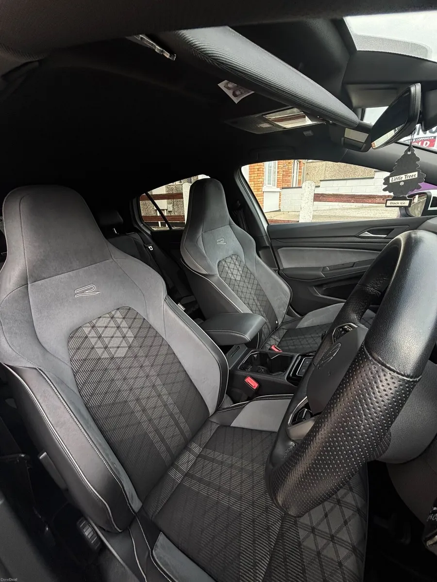 VW Golf R-Line - Image 2