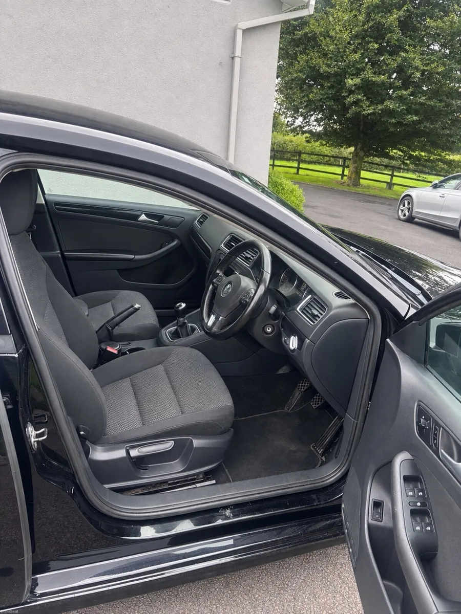 1.6 Volkswagen Jetta 2014 - Image 5