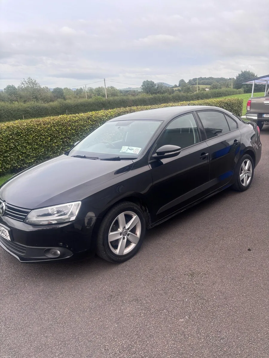 1.6 Volkswagen Jetta 2014 - Image 1