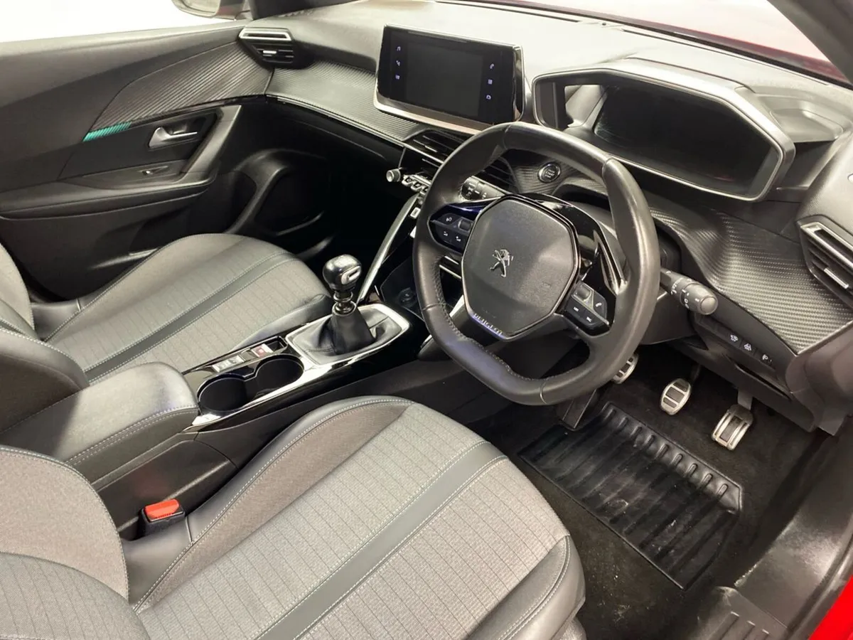 Peugeot 2008 1.2 Puretech 100bhp Allure - Image 6