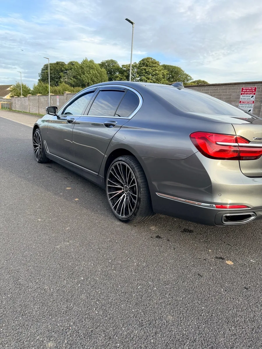 BMW 730 Xdrive - Image 4