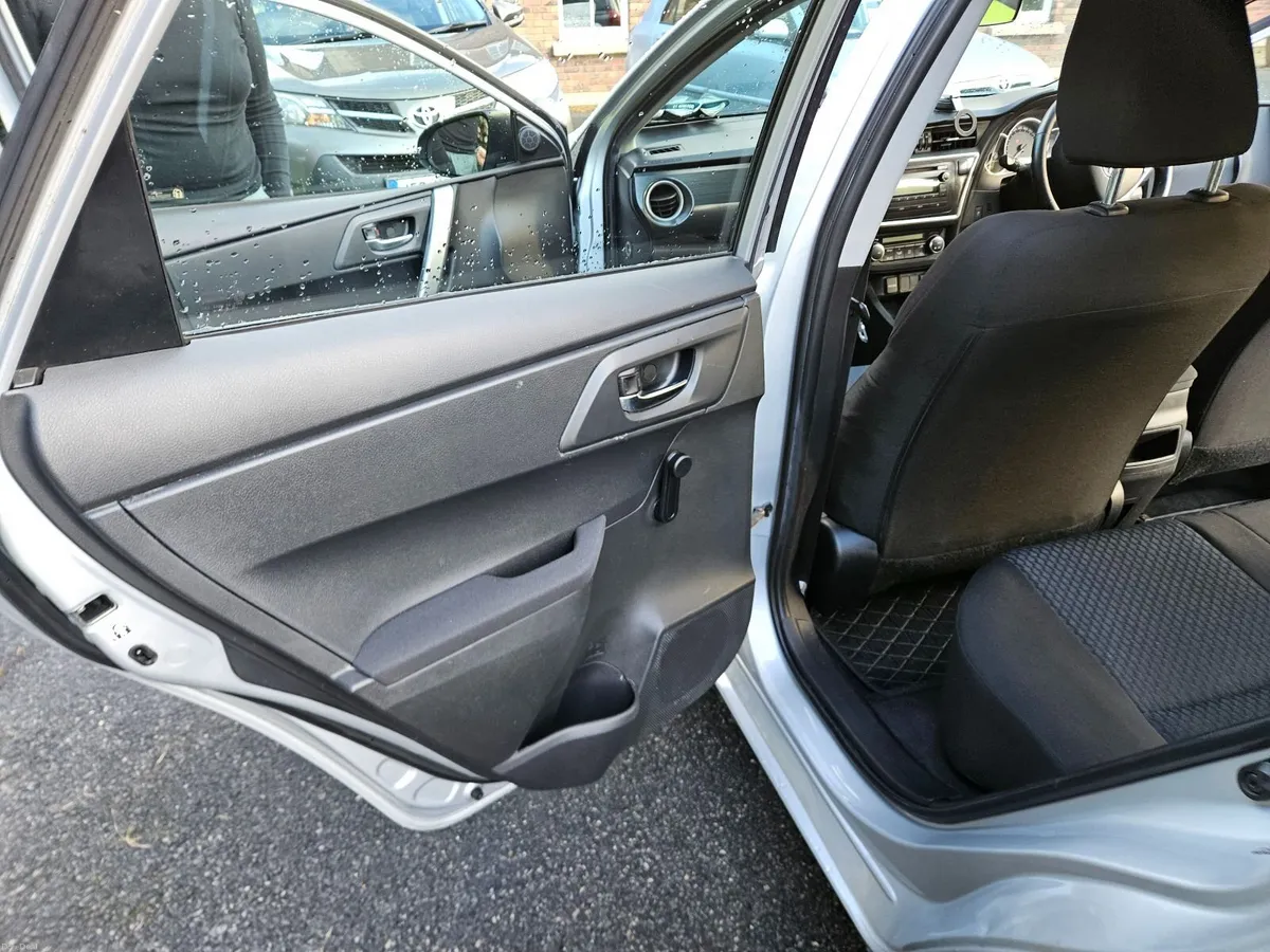 Toyota Auris 2014 - Image 3