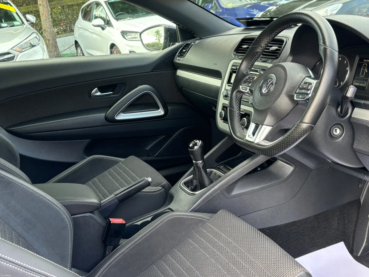 Volkswagen Scirocco 1.4 TSI SPORT 2014 - Image 5