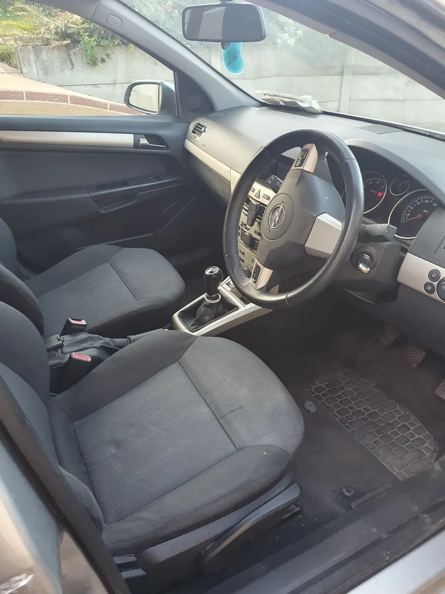 Opel Astra 2009 - Image 2