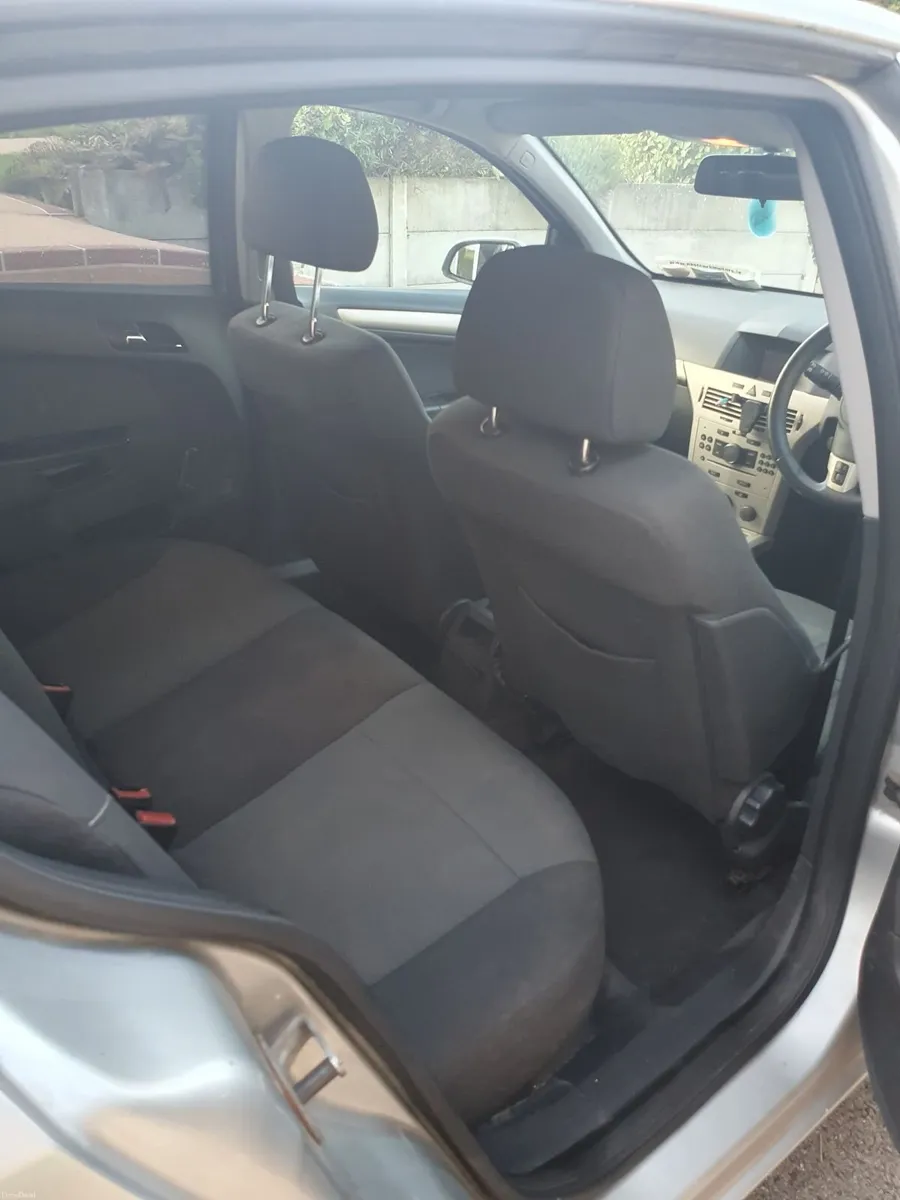 Opel Astra 2009 - Image 4
