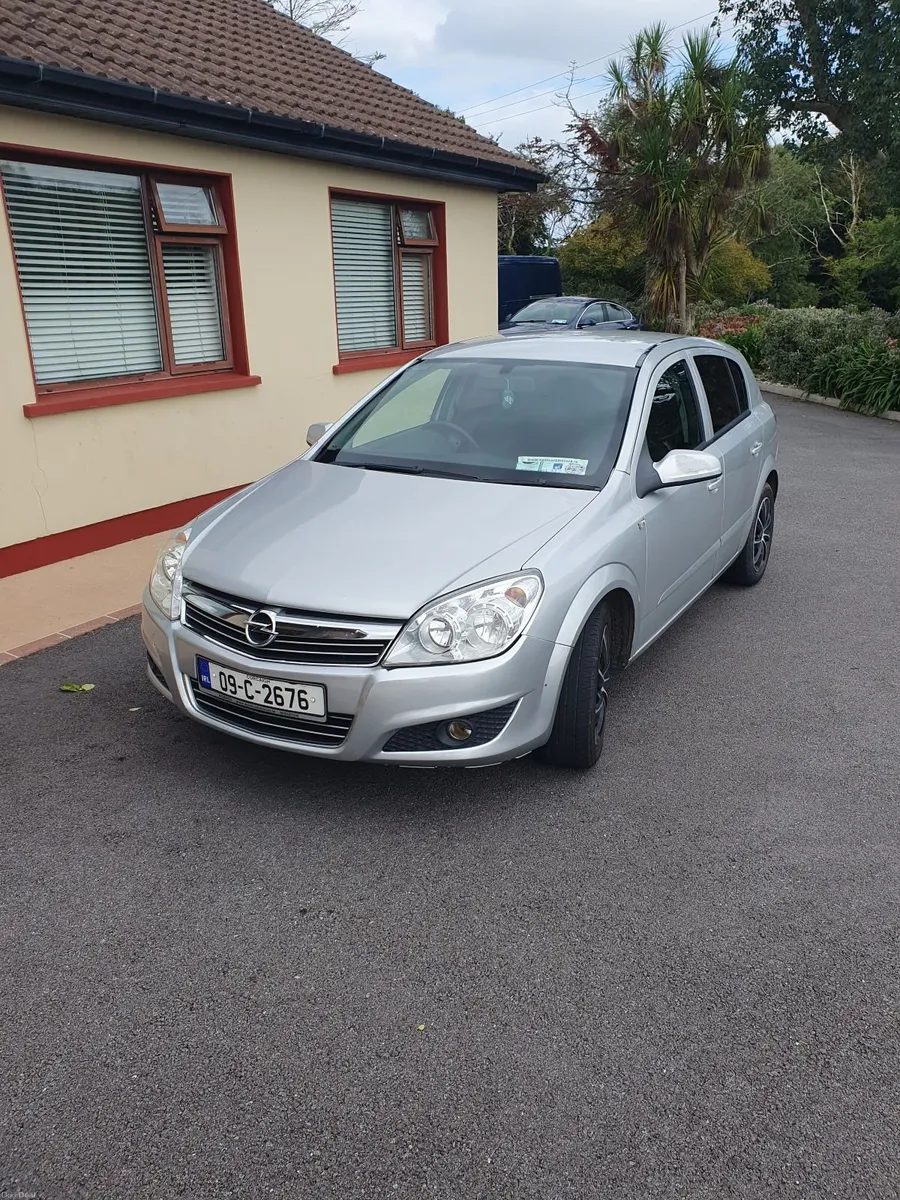 Opel Astra 2009 - Image 1