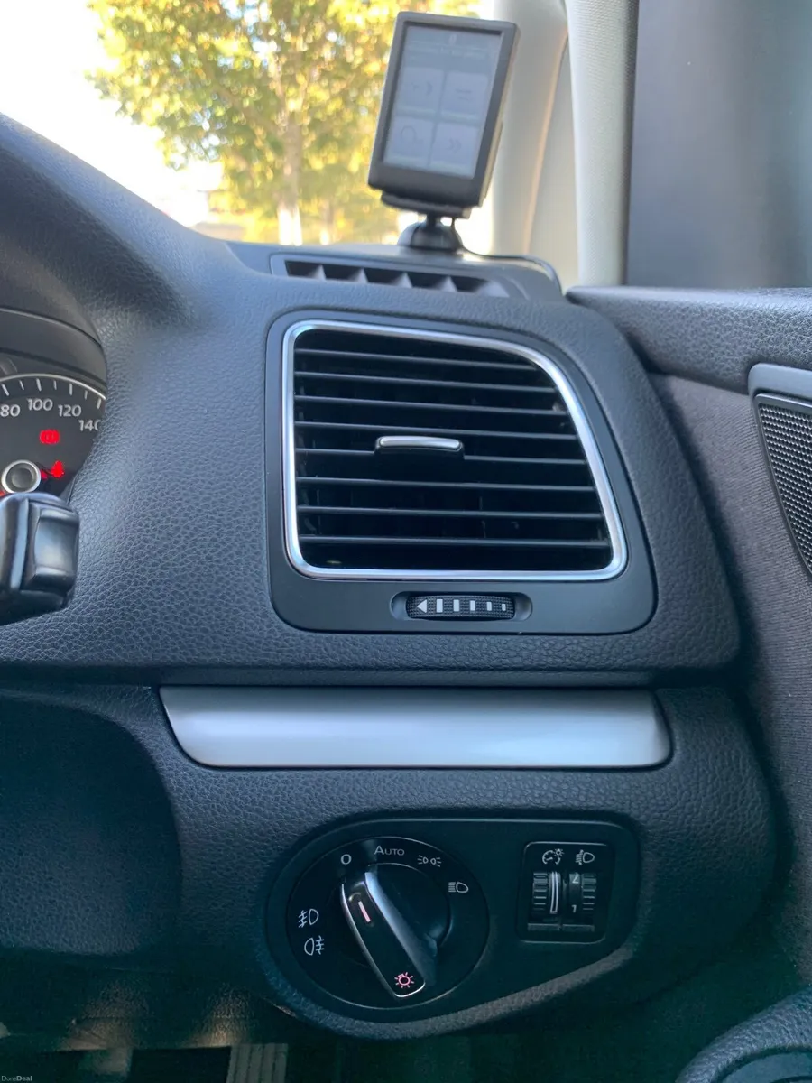 Volkswagen Sharan 2011 - Image 2
