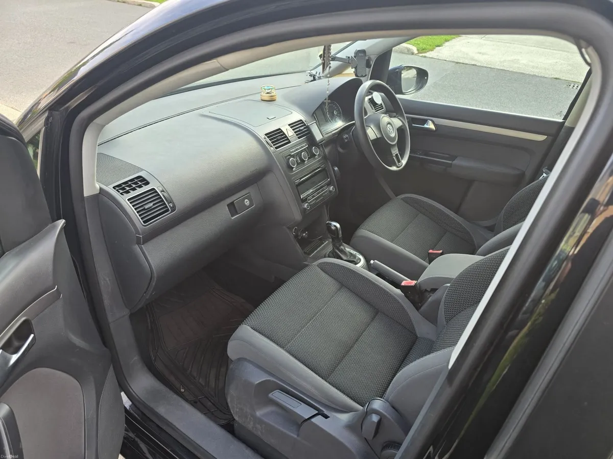 Volkswagen Touran 2011 - Image 4