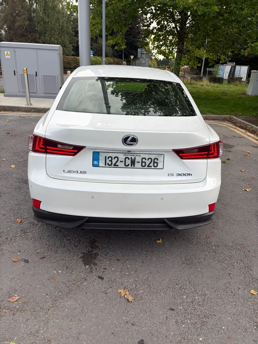 Lexus IS300H - Image 4