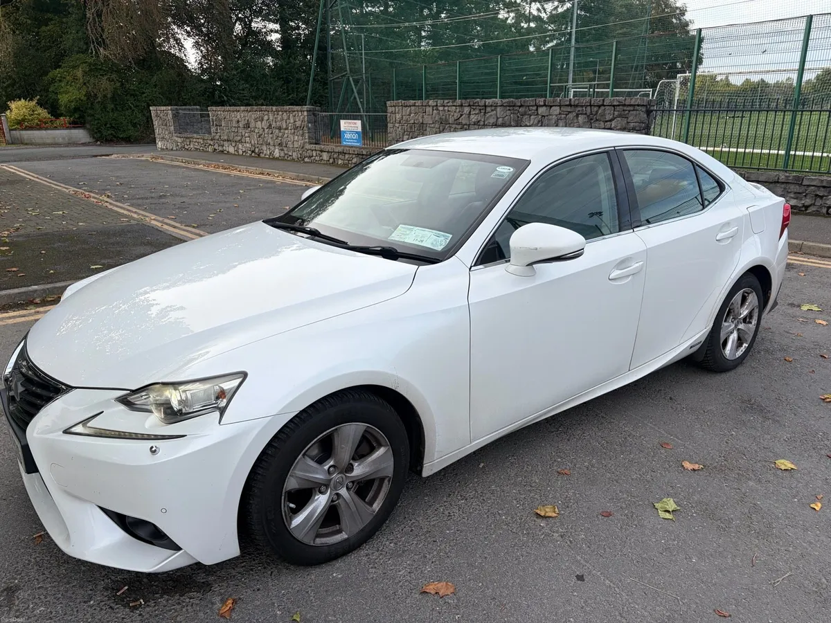 Lexus IS300H - Image 6