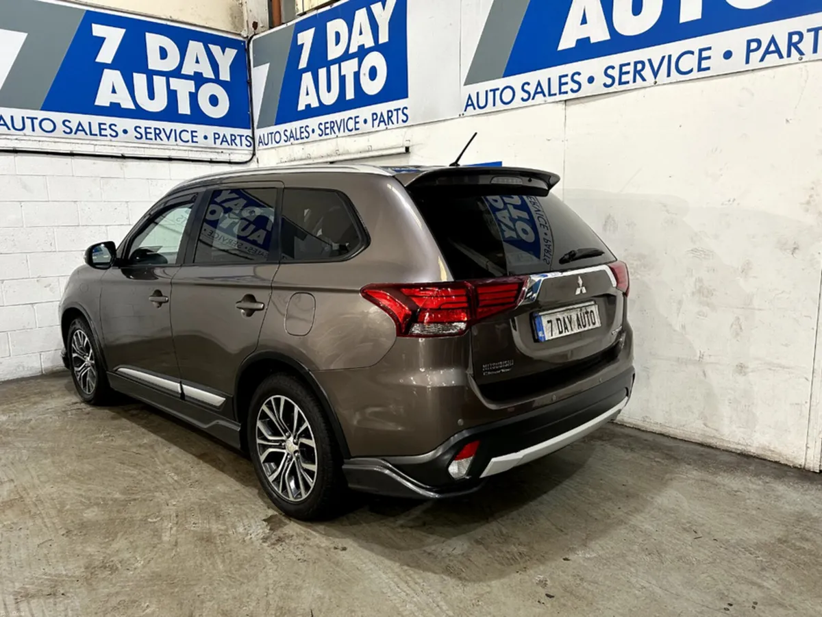 Mitsubishi Outlander 7 SEATER 4WD HIGH SPEC - Image 5