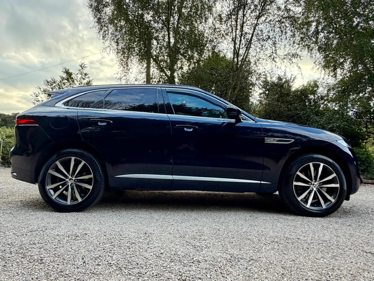 Jaguar F-Pace R DYNAMIC SE P400 *Panoramic Glass R - Image 6