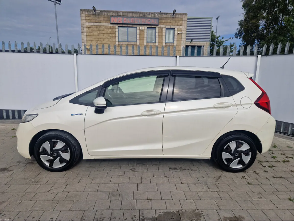 Honda Fit 1.5 PETROL HYBRID AUTO - Image 6