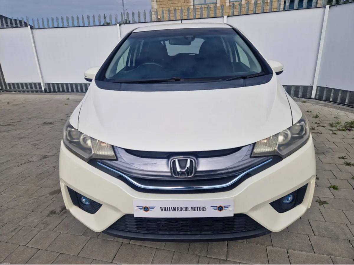 Honda Fit 1.5 PETROL HYBRID AUTO - Image 3
