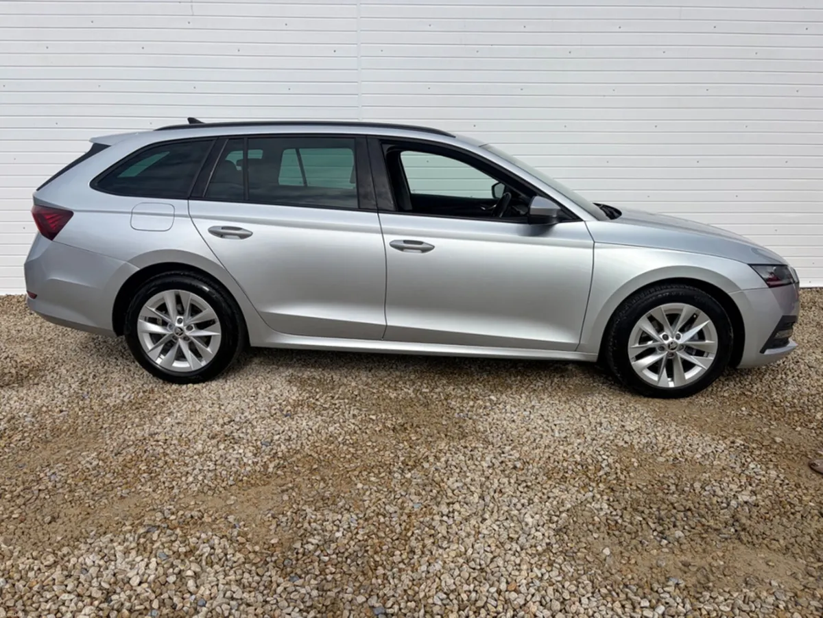 Skoda Octavia C AMBITION 2.0 TDI 115HP DSG 5DR AU - Image 4