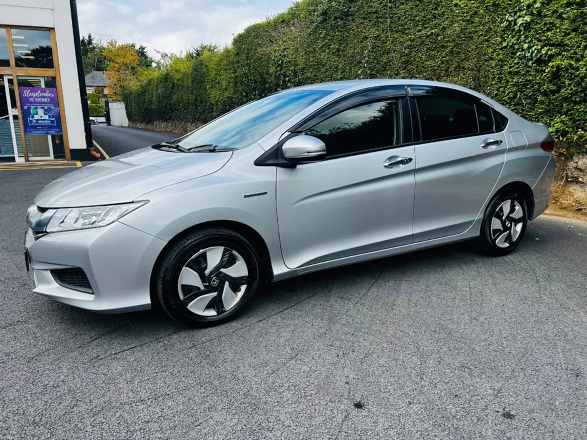 Honda Grace 1.5 HYBRID AUTOMATIC - Image 6
