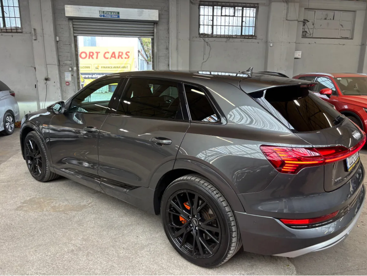 Audi e-tron 55 300KW Q S LINE 4DR Black Edition - Image 4