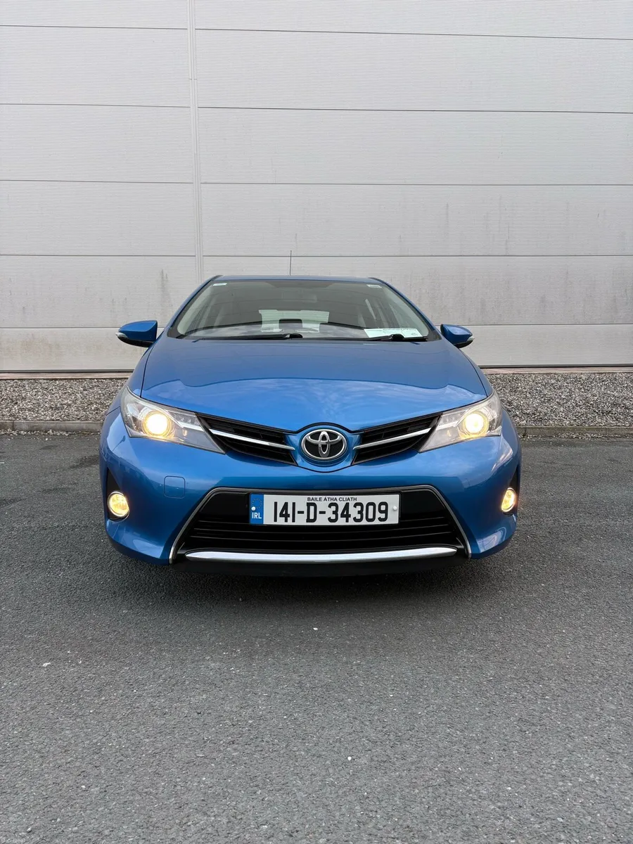 Toyota Auris 2014 - Image 2