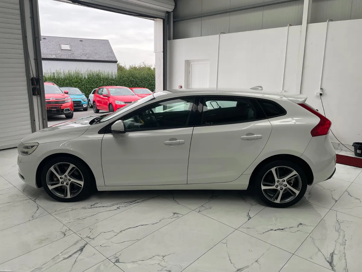 2017 Volvo V40 2.0 Diesel Auto - Image 5