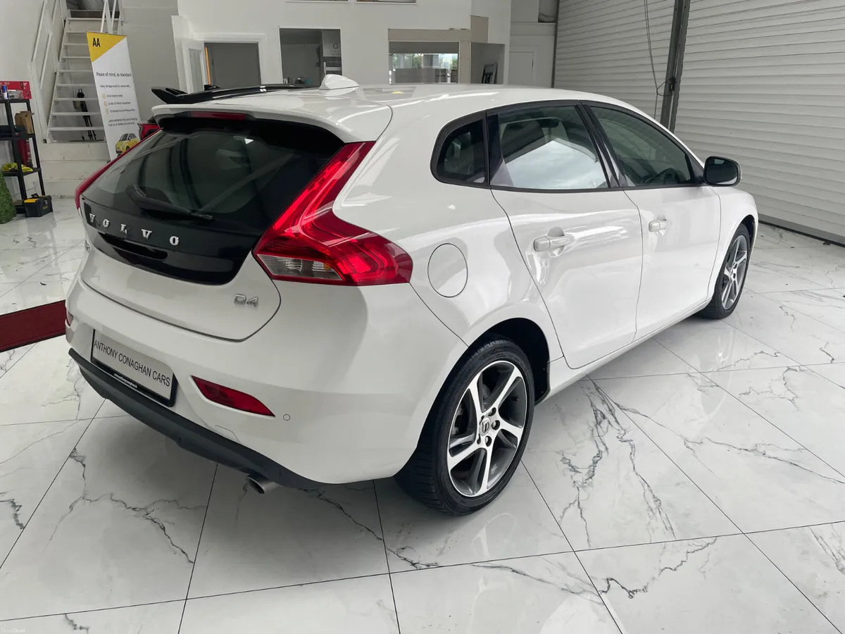 2017 Volvo V40 2.0 Diesel Auto - Image 3