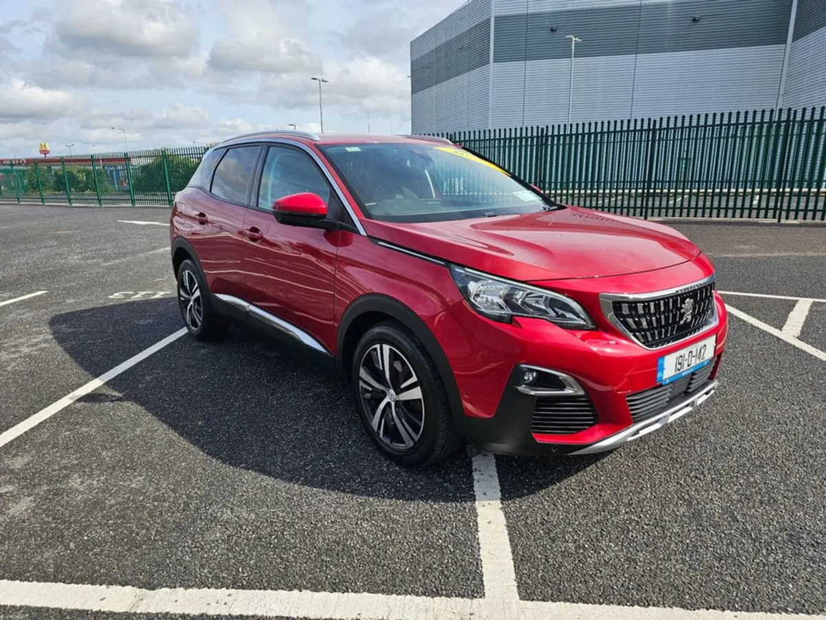Peugeot 3008 1.2 PETROL, ALLURE MODEL, LOW MILEAGE - Image 3