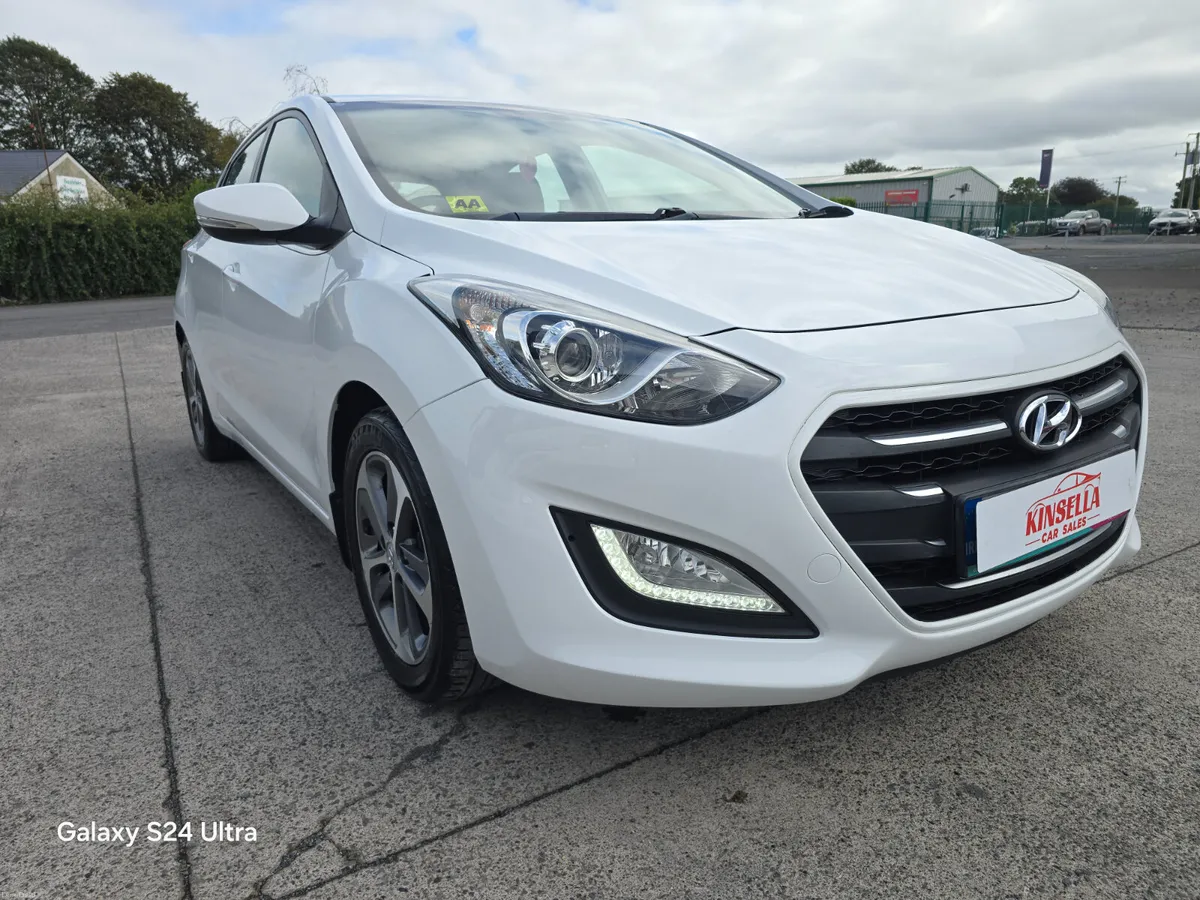Hyundai i30  1.4 Petrol Deluxe - Image 3