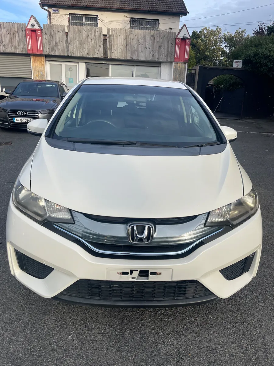 2014 Honda Fit hybrid automatic - Image 3