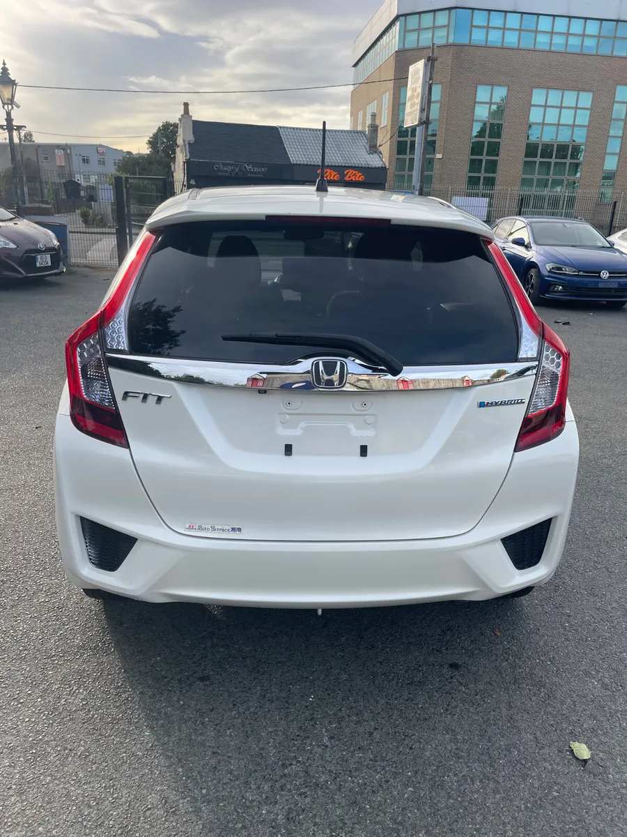 2014 Honda Fit hybrid automatic - Image 6