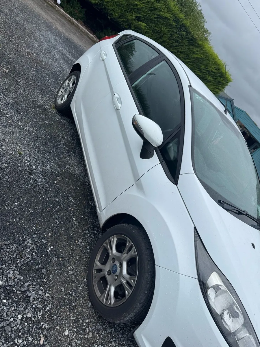 152 FORD FIESTA 1.25 ZETEC PETROL MANUAL LOW KM - Image 3