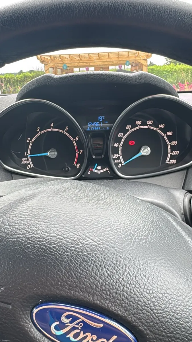 152 FORD FIESTA 1.25 ZETEC PETROL MANUAL LOW KM - Image 5