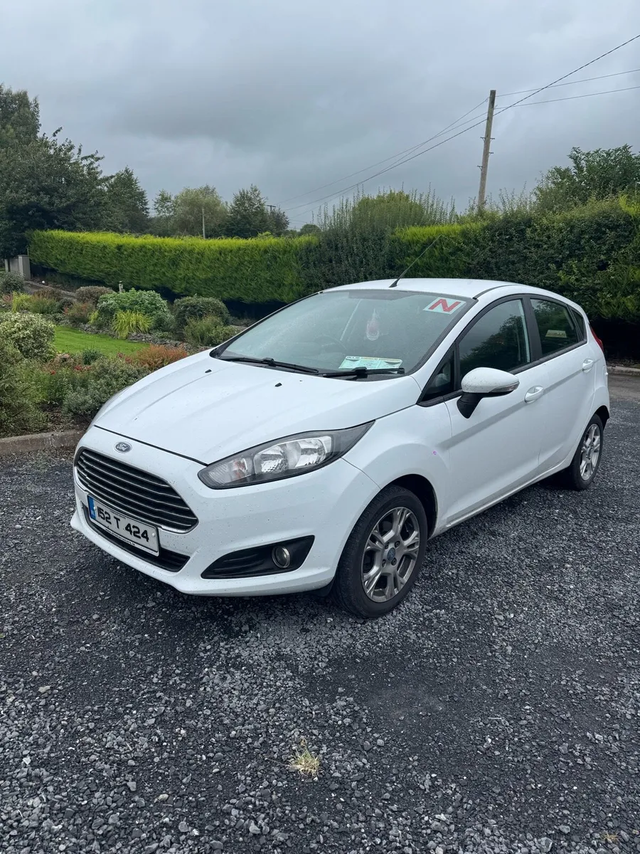 152 FORD FIESTA 1.25 ZETEC PETROL MANUAL LOW KM - Image 1