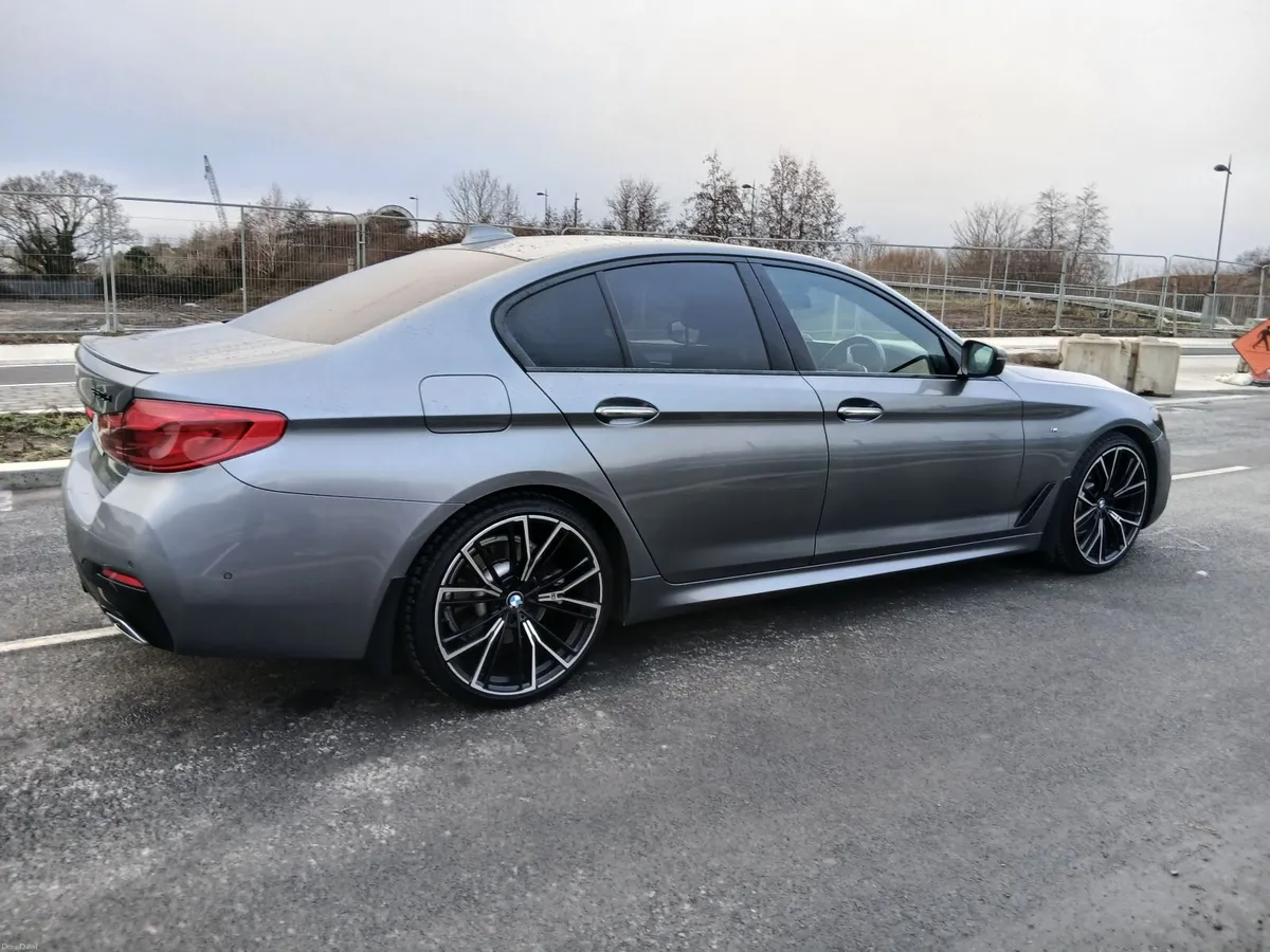 BMW 5-Series 2018 - Image 2