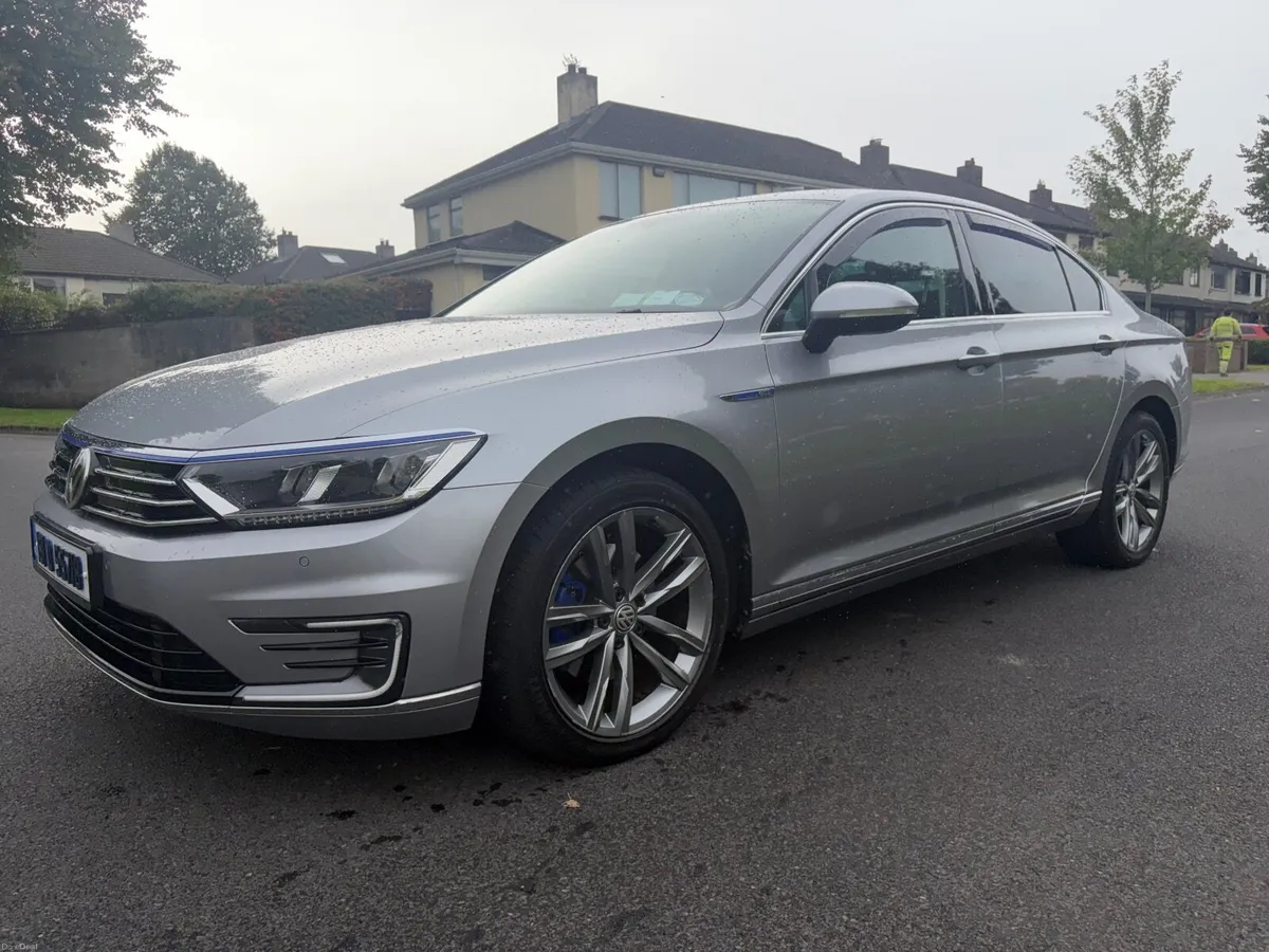 181 Volkswagen Passat  GTE NCT 04/28 - Image 2