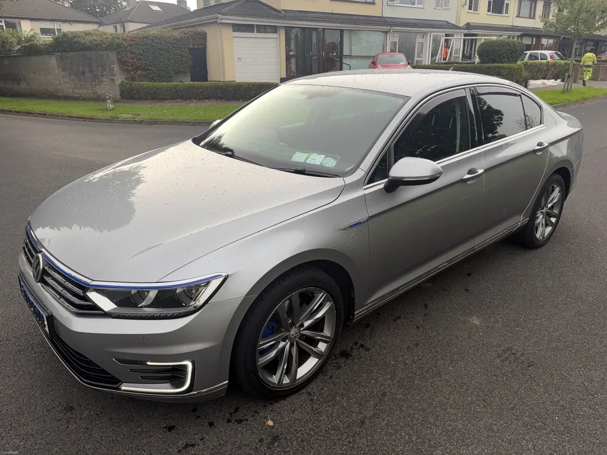 181 Volkswagen Passat  GTE NCT 04/28 - Image 4