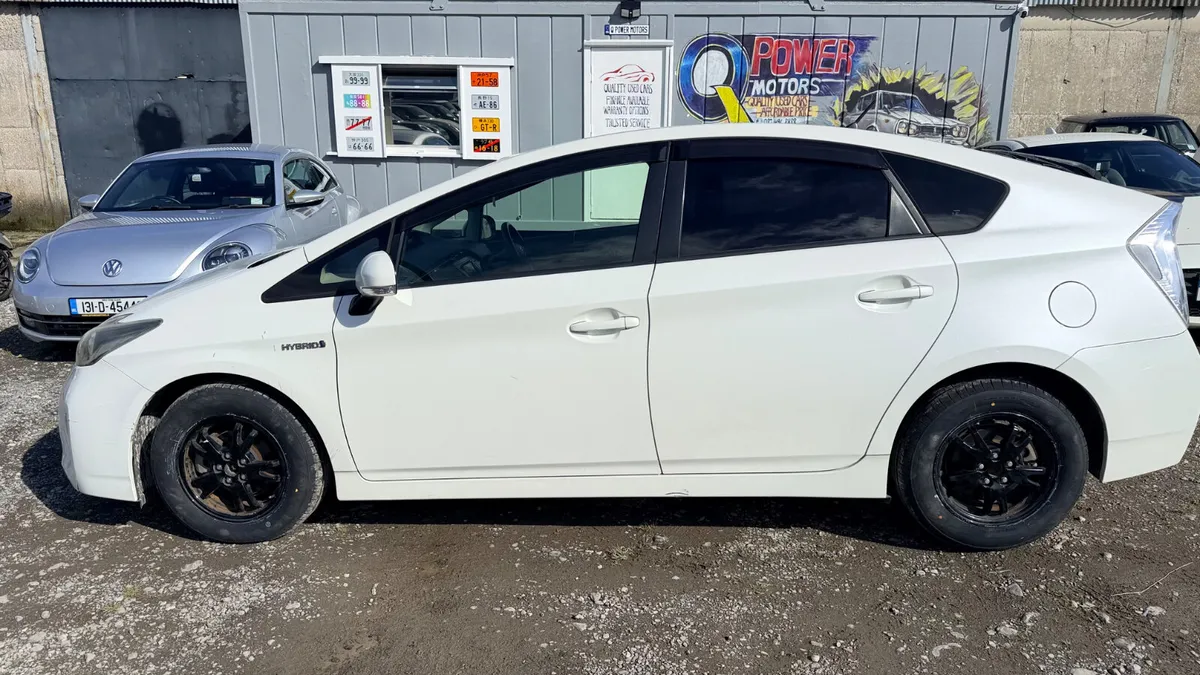2014 Toyota Prius Hybrid - Image 5