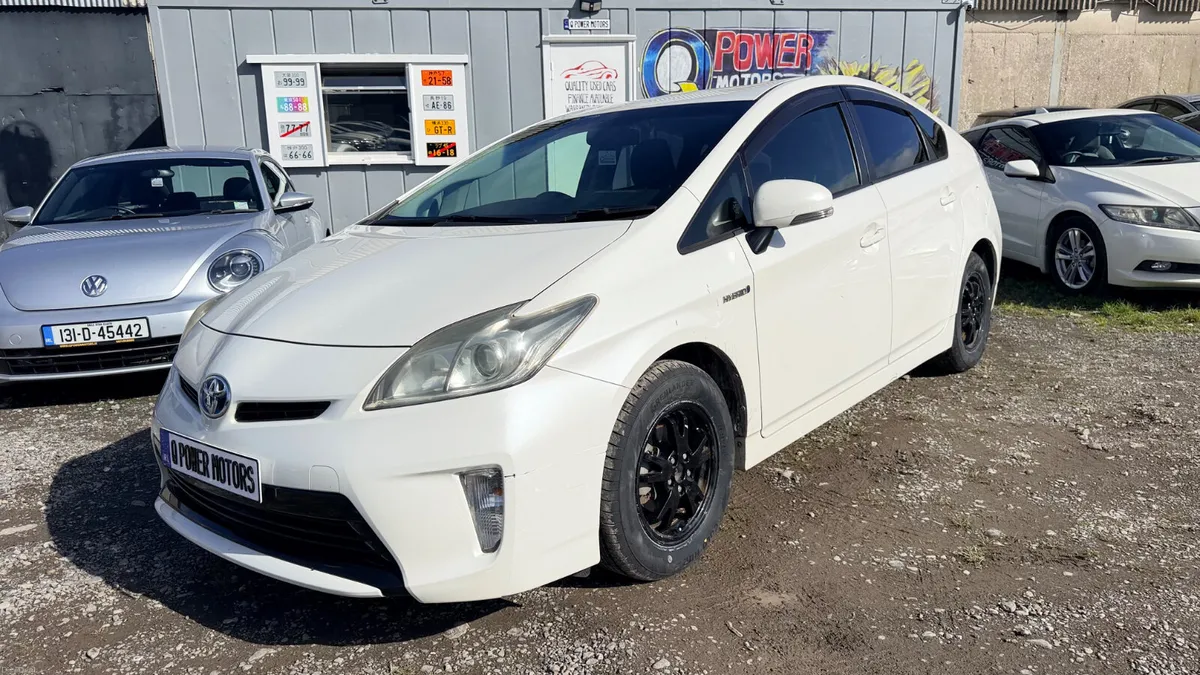 2014 Toyota Prius Hybrid - Image 2