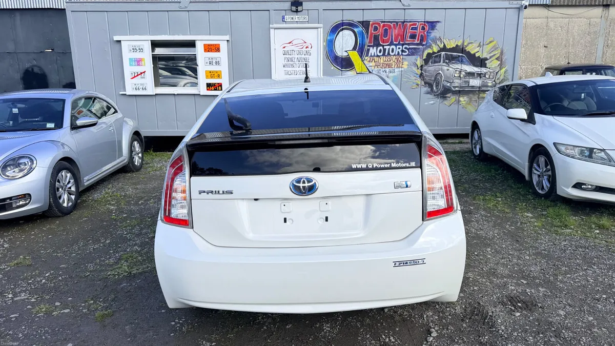 2014 Toyota Prius Hybrid - Image 6