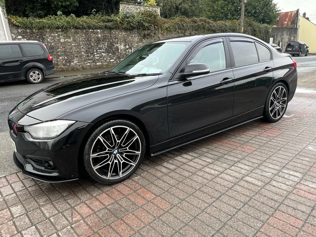 BMW 320 - Image 1